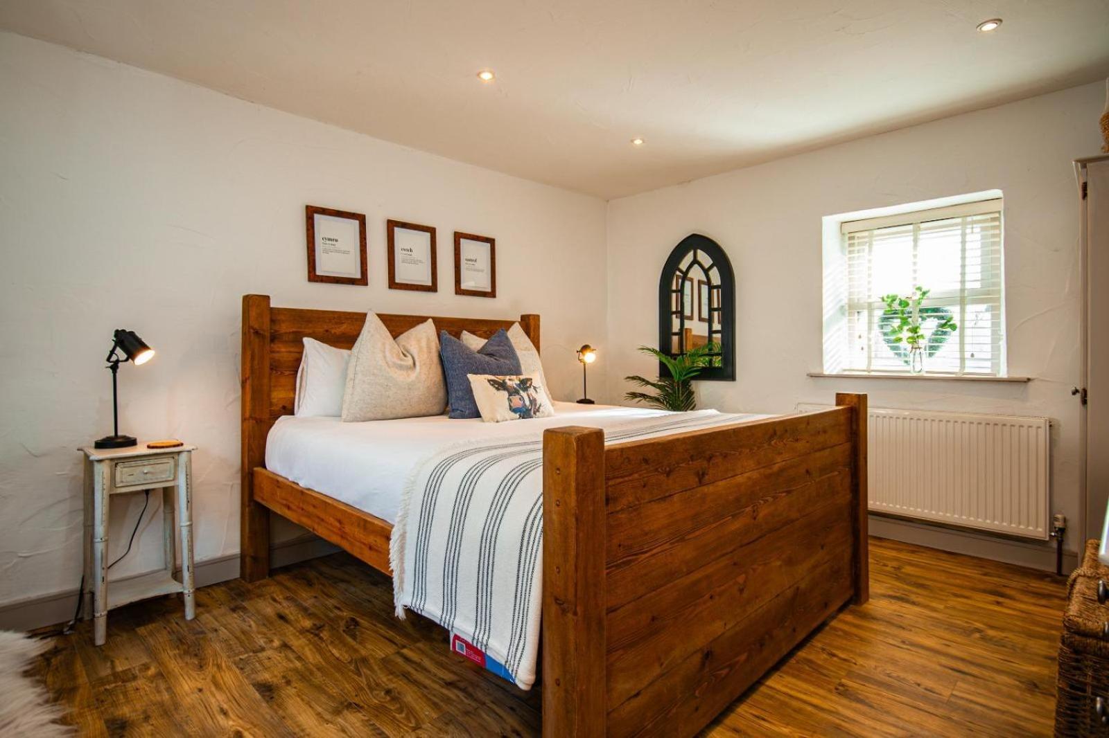 Cosy Farm Conversion In The Heart Of Pembrokeshire Maenclochog